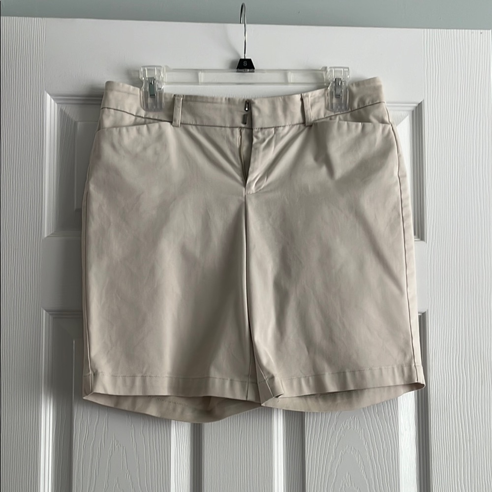 Dockers Cream Bermuda Shorts Classic Style